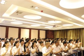 逆勢上揚，再創(chuàng  )輝煌—新思路裝飾召開(kāi)年中工作