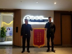 新思路裝飾怎么樣？業(yè)主送的錦旗就是答案！
